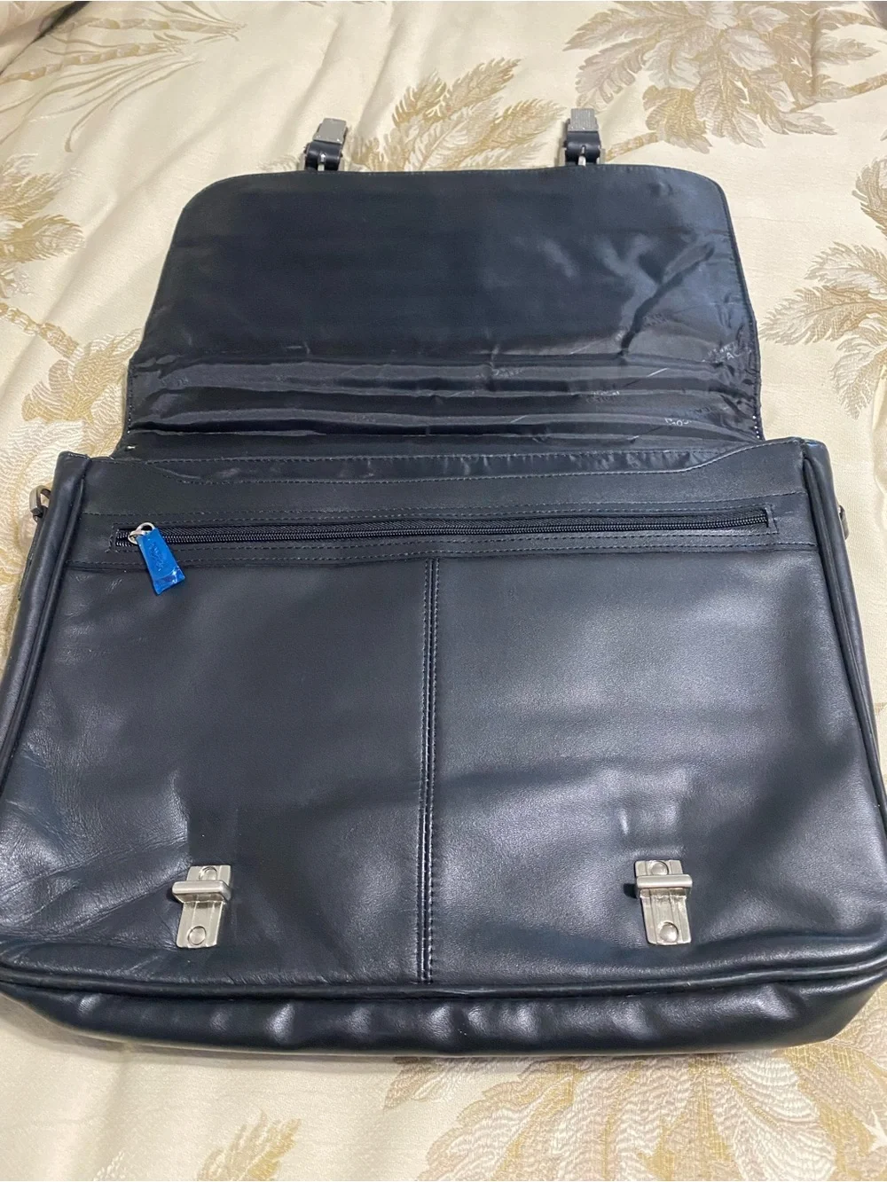Kenneth Cole Reaction Black Leather Double-Buckle Messenger Bag
